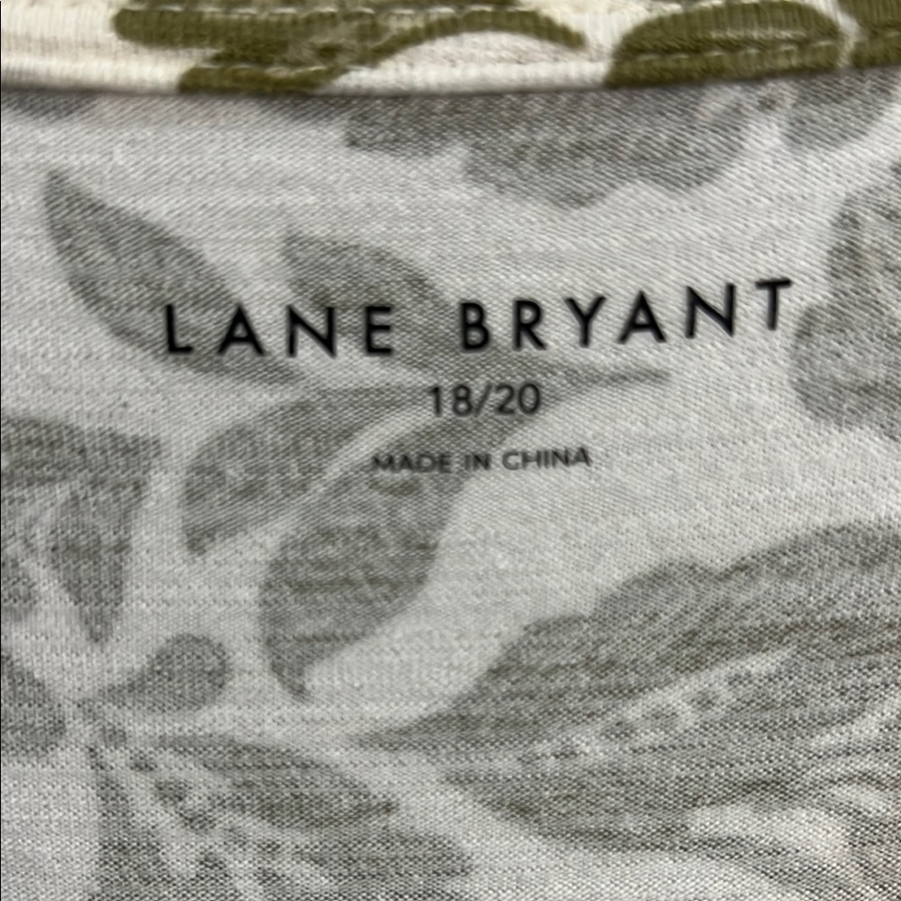 Lane Bryant Green and Cream Short Sleeve  swing Tee size 18/20 2X - Picture 2 of 6